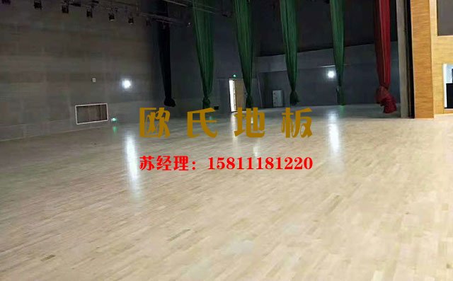 為什么舞臺木地板要翻新?舞臺木地板翻新的具體操作——歐氏地板